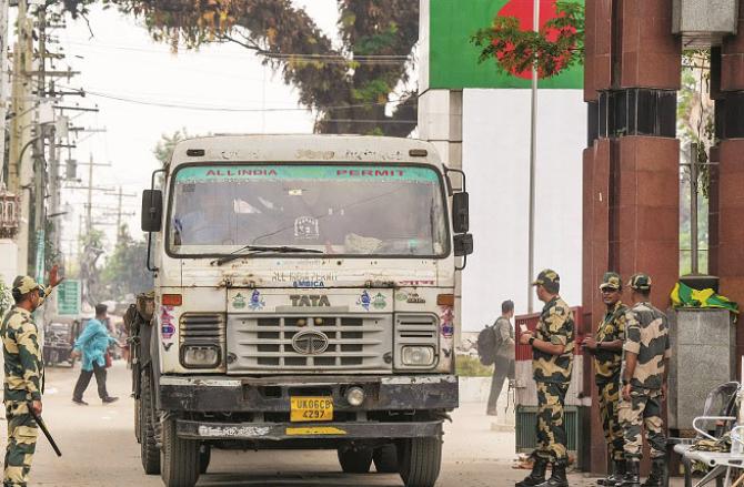 ہند۔بنگلہ دیش تعلقات : بڑھتے فاصلے 