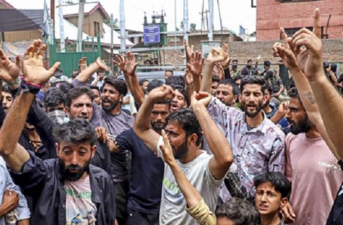 کشمیر: بارہمولہ میں پانی کے متعلق احتجاج پُرتشدد ہوگیا، پتھراؤ اورلاٹھی چارج