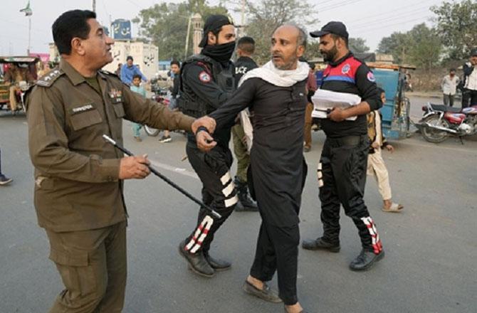 پاکستان: عمران خان و دیگر لیڈروں کے خلاف انسداد دہشت گردی ایکٹ کے تحت مقدمہ درج