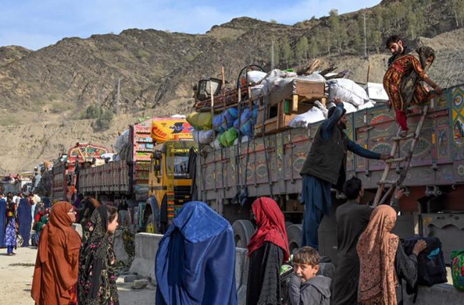 ترکی سے دو دنوں میں ۳۰۰؍ سے زائد افغان مہاجرین کو ملک بدر کیا گیا