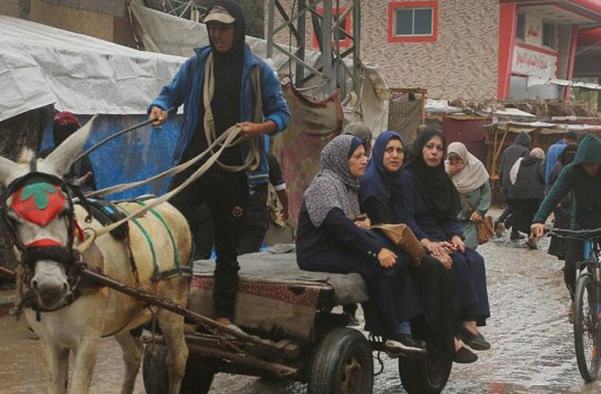 غزہ جنگ: موسلادھار بارش سے فلسطینیوں کی مشکلات بڑھ گئی ہیں: سول ڈیفنس 