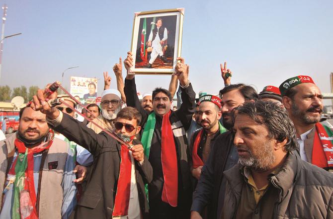 پاکستان: پی ٹی آئی کا احتجاج، حکومت نے رکاوٹیں کھڑی کردیں، سیکڑوں کارکن گرفتار