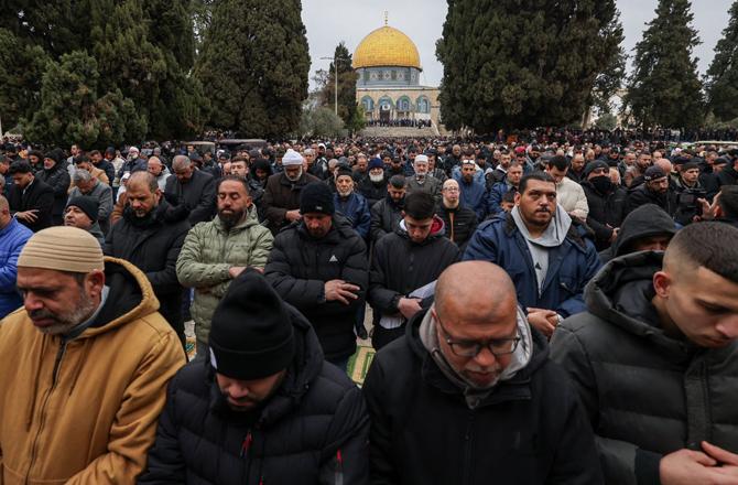 رمضان: مسجد اقصیٰ میں ۹۰؍ ہزار فلسطینیوں نے نمازِ جمعہ ادا کی