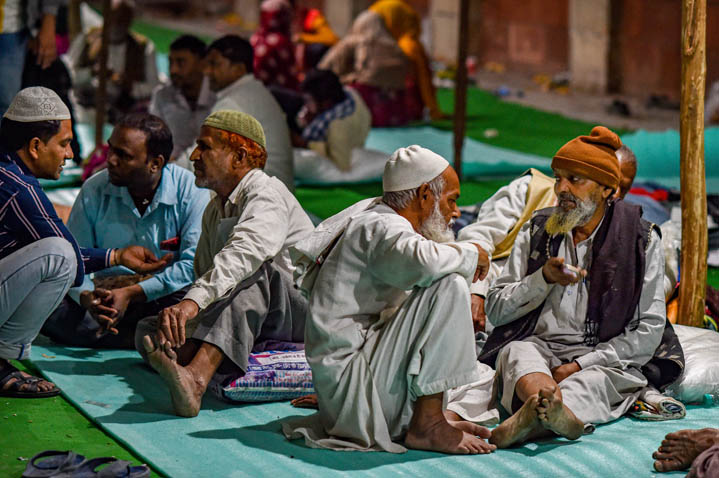 عیدگاہ پنا ہ گزین کیمپ میں بزرگ افراد اپنے مستقبل اور اگلی نسلوں کےبارے میں سوچ رہے ہیں۔&nbsp;