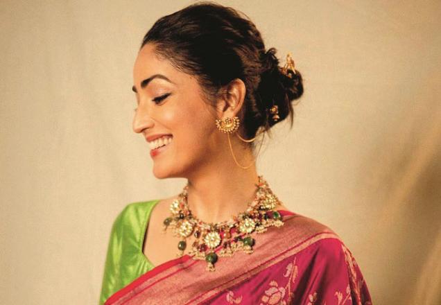 yami-gautam-wore-a-sari-worth-rs-1-5-lakh-to-promote-the-film