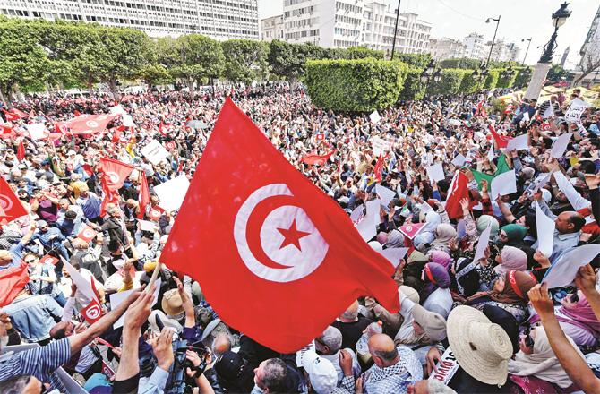 تیونس: صدر سعید کی ’آمرانہ حکومت‘ کے خلاف بڑے پیمانے پر احتجاج
