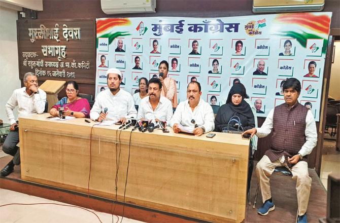 A scene from the press conference of former corporators at the Mumbai Congress office.Photo: Inquilab