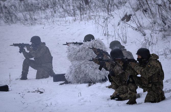 Ukrainian military exercises on the border of Kyiv. Photo: PTI