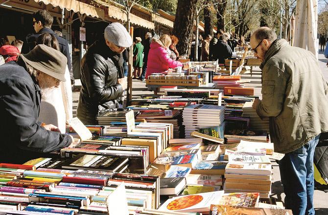 The relationship of the reader with books and magazines should be maintained, while in the Urdu world it is breaking. Photo: INN