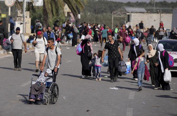 Palestinians moving towards southern Gaza. Photo: PTI
