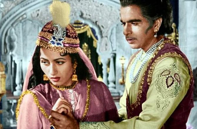 Dilip Kumar and Madhu Bala in the movie Mughal Azam. Photo: INN