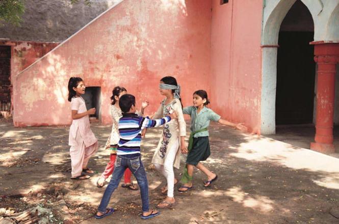 Encourage children to play outside for good health. Photo: INN