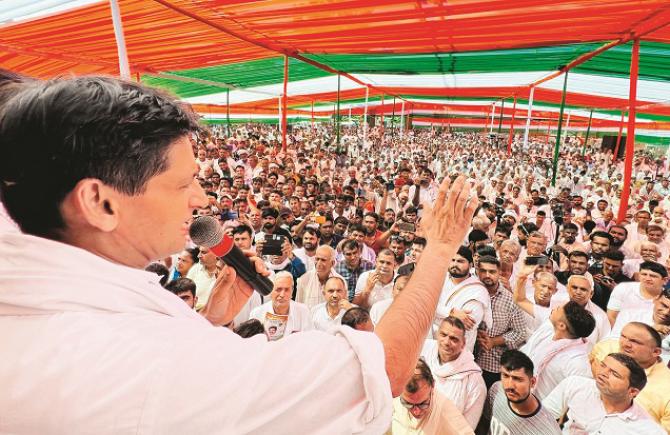 Key Congress leader Dipendra Hooda addressing the `Haryana Mange Hasab Yatra` in Samalkha Assembly Constituency. Photo: INN