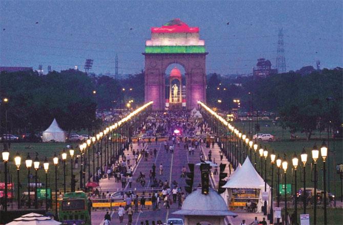 On the occasion of Independence Day, Kartuvia Path and India Gate are decorated. (Photo: PTI)