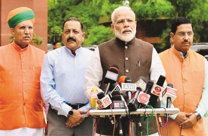 Union Minister Prahlad Joshi, Prime Minister Modi, Union Minister Jitendra Singh and Union Minister Arjun Ram Meghwal. Photo: INN