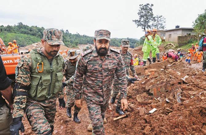 Actor and Lt Col (Hon) Mohanlal during a visit to the affected area in Wayanad. Photo: PTI