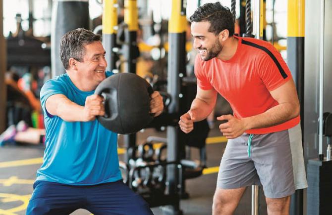 Personal trainers work directly with clients. Photo: INN