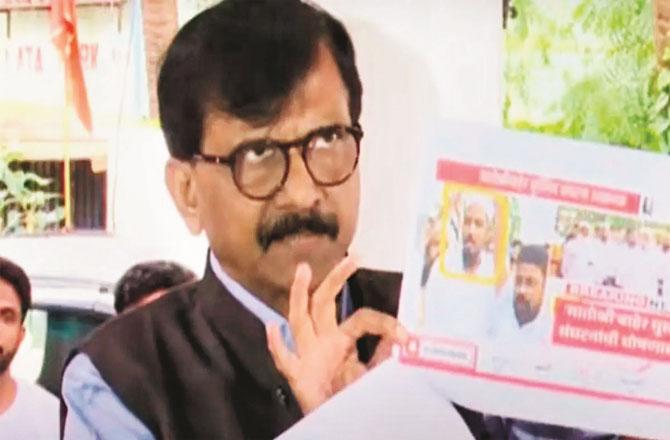 Sanjay Raut showing a picture of the protestors. Photo: Agency