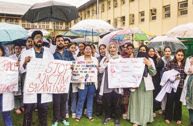 Doctors protesting during the rain at the Government Medical College in Srinagar. Photo: PTI