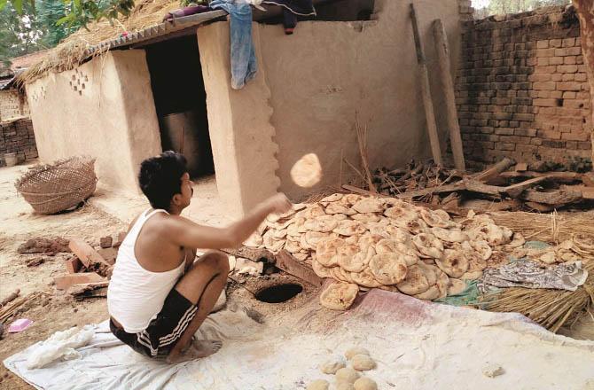 At weddings, Nanbai can be seen taking hot naan out of the oven. Photo: INN