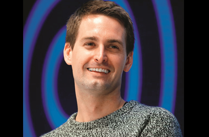 ایوان اسپیگل (Evan Spiegel): جین زی میں مقبول ترین سوشل میڈیا ایپ اسنیپ چیٹ کے بانی ایوان اسپیگل کا شمار دنیا کے بہترین دماغوں میں ہوتا ہے۔ایوان صبح ۵؍ بجے بیدار ہوتے ہیں۔ بیدار ہونے کے بعد کا ۴۵؍ منٹ &rsquo;&rsquo;ایوان ٹائم&lsquo;&lsquo; ہوتا ہے جس میں وہ ورزش کرکے دفتر جانے کی تیاری کرتے ہیں۔ ۷؍ بجے تک وہ دفتر پہنچ جاتے ہیں اور سب سے پہلے منصوبہ بندی کرتے ہیں کہ آج کون سے ضرور کاموں کو سب سے پہلے نمٹانا ہے۔ ۹؍ بجے اپنی کریٹیٹو ٹیم کے ساتھ اسنیپ چیٹ کو مزید بہتر بنانے کیلئے برین اسٹارمنگ سیشن میں شریک ہوتے ہیں جو تقریباً ۲؍ گھنٹے کا ہوتا ہے۔ لنچ بریک کے بعد دفتر کے ضروری کام نمٹاتے ہیں۔ ۶؍ بجے گھر لوٹتے ہیںاور ۱۰؍ بجے سوجاتے ہیں۔