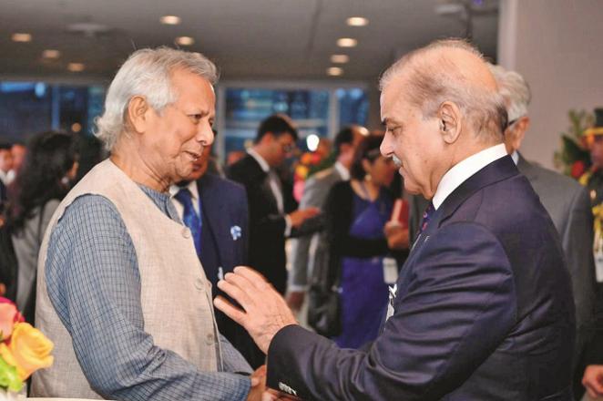 Muhammad Yunus with Pakistani Prime Minister Shahbaz Sharif. Photo: INN