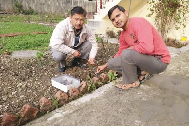 Scientist Munir Khan (right) with his colleague conducting a practical test of a soil testing device. Photo: INN