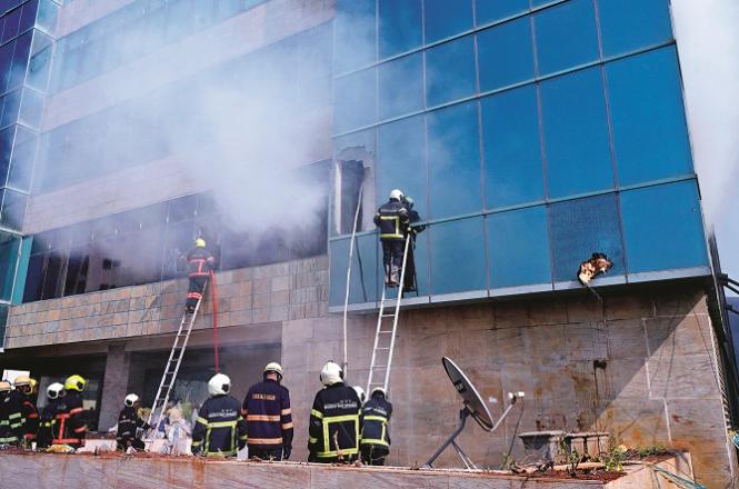 Firemen are trying to control the fire in Poonam Chambers. Photo: Atul Kamble