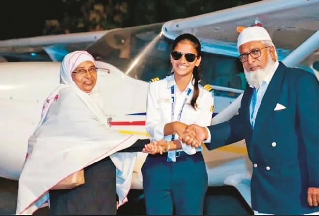 Samaira Hullur can be seen with her parents. Photo: INN