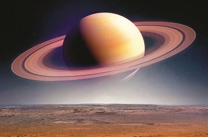 زحل کے حلقے (The Rings Of Saturn): زحل کے گرد موجود حلقے ہمارے نظام شمسی میں موجود کسی بھی دوسرے سیارے کی نسبت سب سے زیادہ ہیں۔ یہ حلقے بے شمار چھوٹے چھوٹے ذروں پر مشتمل ہیں۔ یہ ذرات زحل کے گرد چکر لگاتے ہیں اور روشنی کا انعکاس کرتے ہیں۔&nbsp;