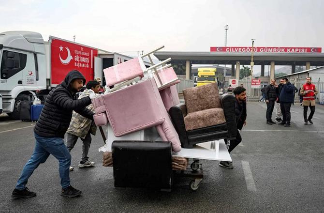 Syrians living in Turkey returning to their country. Photo: INN.