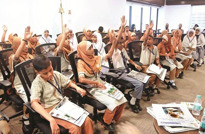 The students actively participated in the activities conducted in the educational meeting and made it successful. Look, they raised their hands! Photo: INN