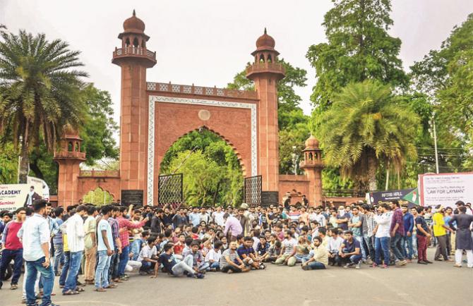 The matter of Aligarh Muslim University is under hearing in the court, now it will be seen Will the right of Muslims remain on this legacy of Sir Syed established for Muslims or not?. Photo: INN