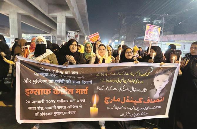 Samajwadi Party leader Shan Hind and other women can be seen carrying banners in the candle march. Photo: INN