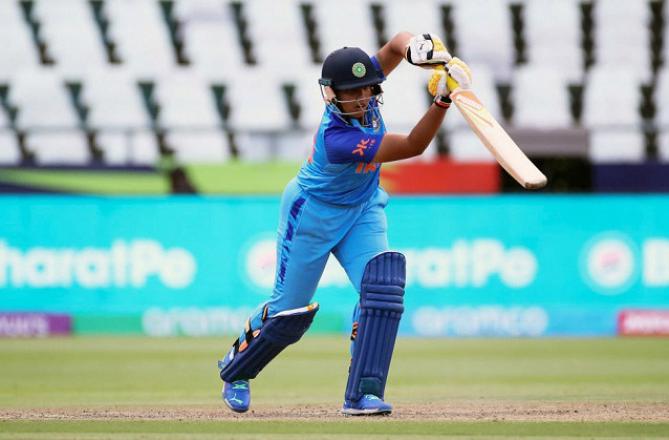 Richa Ghosh scored 34 runs while batting aggressively. Photo: INN