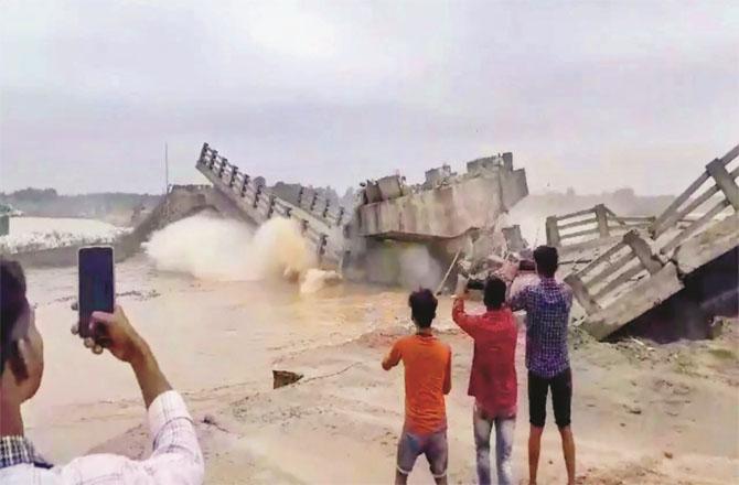 Demolition of bridges in Bihar has created difficulties for Nitish Kumar. Photo: INN