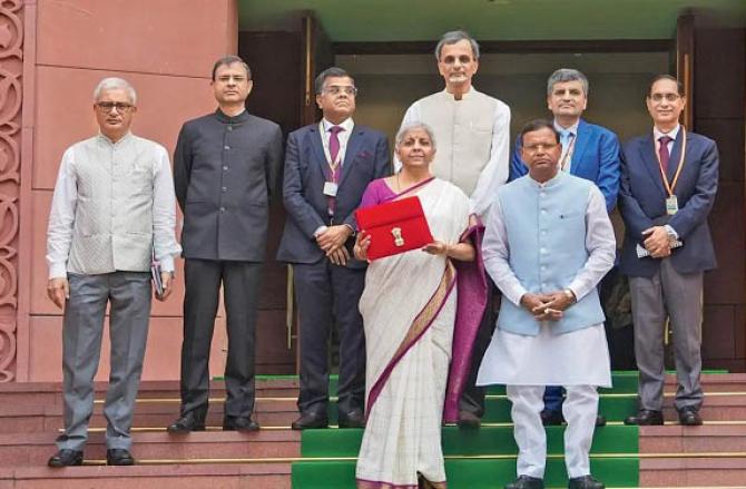 Nirmala Sitharaman with budget team. Photo: INN