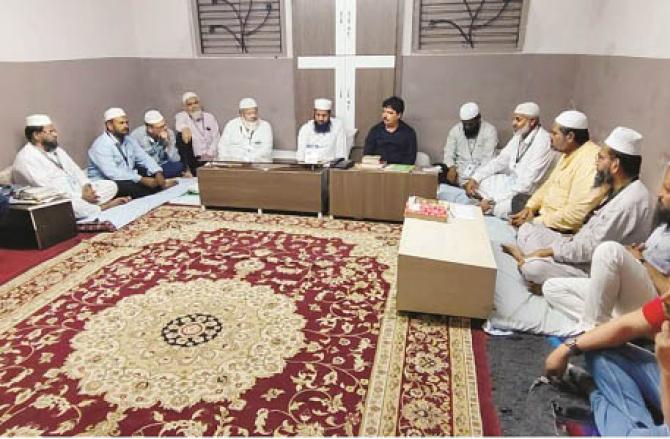 In the meeting organized in Madrasah Falah Dareen, Jamiat officials and Member of Assembly Farooq Shah can be seen. Photo: INN