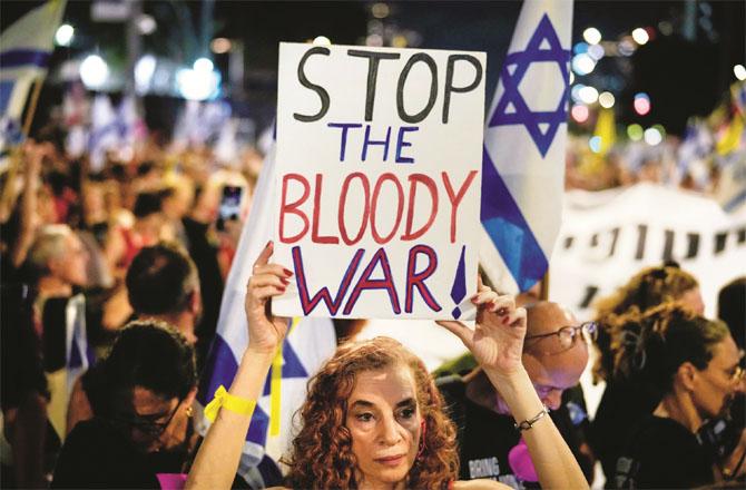 There is also a voice against the war in Israel. Citizens protesting against Netanyahu in Tel Aviv are calling for a ceasefire. Photo: INN