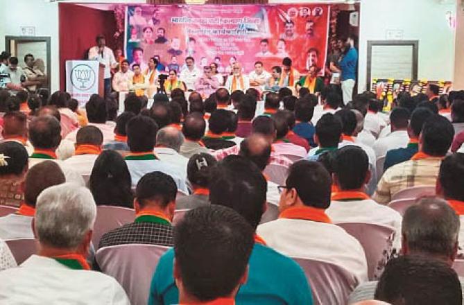 A large number of BJP workers participated in the meeting held in Kalyan. Photo: INN