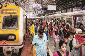 عام بجٹ میں ممبئی کے لوکل ٹرین مسافروں کو نظر انداز کرنے پر ناراضگی کا اظہار
