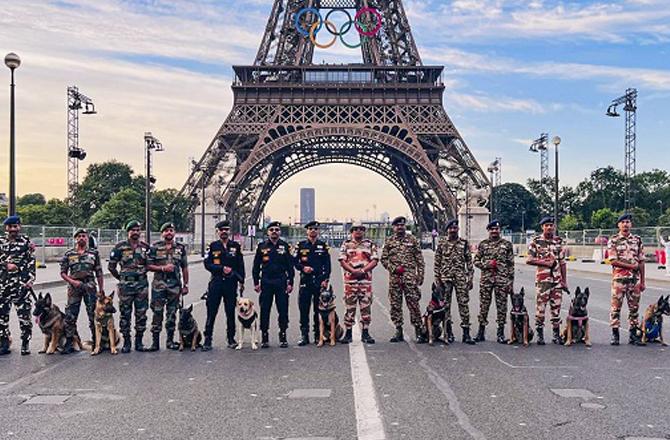 Security forces near the Eiffel Tower. Photo: PTI