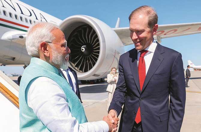 Prime Minister Modi and First Deputy Prime Minister of Russia Denis Manturov. Photo: INN