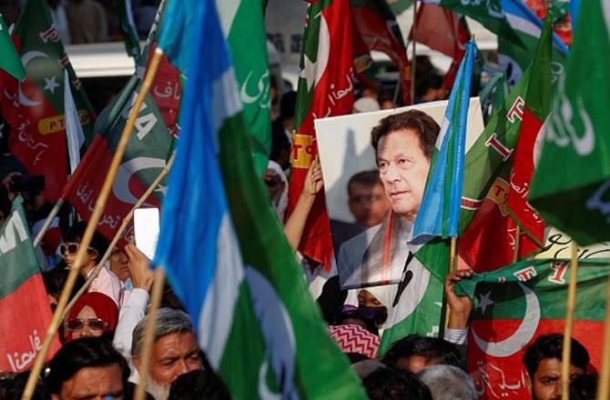 A scene from the procession of Pakistan Tehreek-e-Insaf Party. Photo: INN