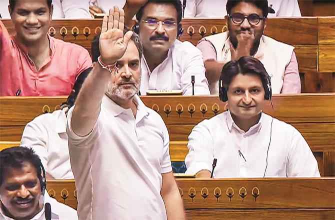 Rahul Gandhi showing `Abhe Mudra` during the Lok Sabha speech on the BJP agitation. According to him, it is the Abhe Mudra of Lord Shiva. Photo: INN