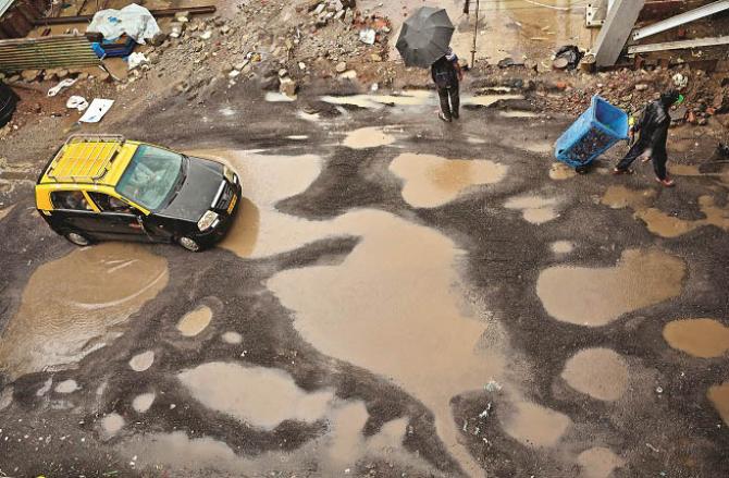 This scene is outside the Dadar station in the international city of Mumbai. Photo: Revolution, Shadab Khan