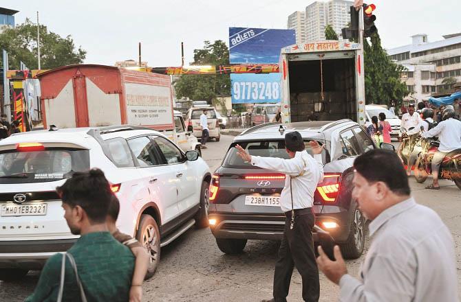 A traffic police official looks diligent on the 112-year-old sign bridge. Photo, Revolution: Syed Sameer Abidi