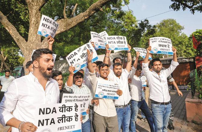 Workers of Congress student body `NSUI` protesting in Delhi. (PTI)