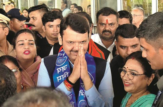 Devendra Fadnavis among his supporters in Nagpur. Photo: Agency