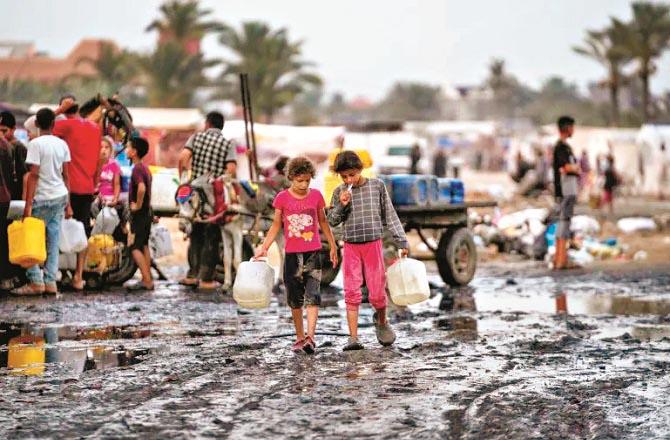 It has become difficult for the people of Gaza to get drinking water. Image courtesy: Al Jazeera